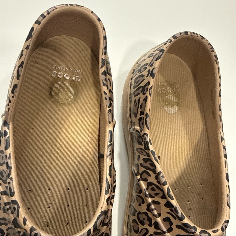 Women's Crocs At Work Neria Leopard Clogs Slip Resistant Shoes Sz 8 A050126 - Picture 4 of 5